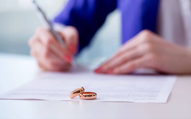 A sign that says “Sorry, we’re closed”. Shops in Munich closed.